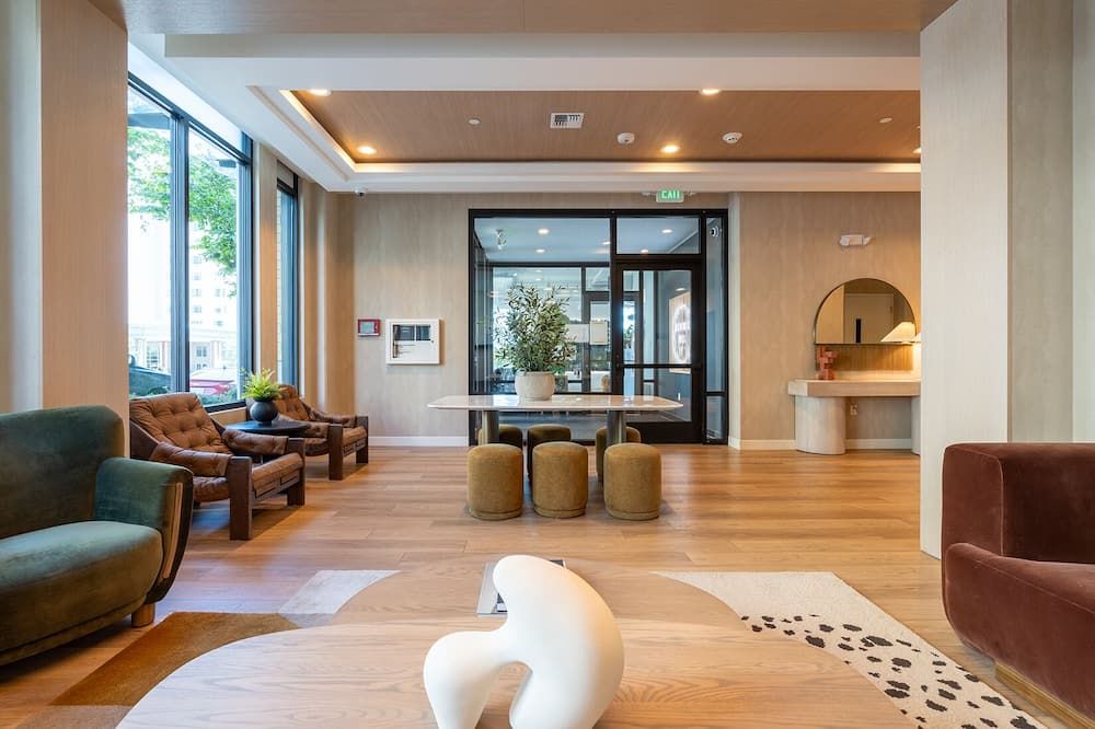 1br + Den | Gym, Rooftop | Bellevue | Sophari C - בלביו - לובי