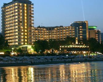 Bonita Beach - Golden Sands - Building