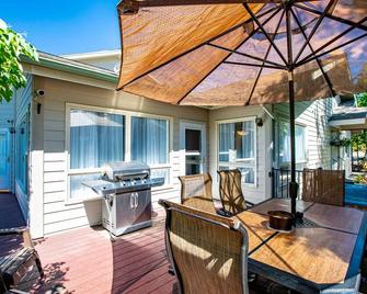 Town Home with Hot Tub, Sleeps 6 in Meadow Lake Resort and Golf Course - Columbia Falls - Binnenhof