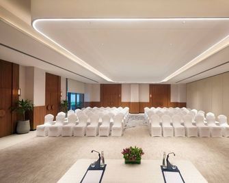 Athiva Resort & Spa - Khandala - לונאבאלה - חדר ישיבות
