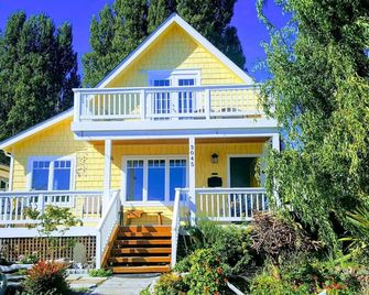 Upstairs Apt, Alki Beach, Historic, Upstairs, Newly Rebuilt, Ac, W/D, Fast Wifi - Seattle - Bâtiment
