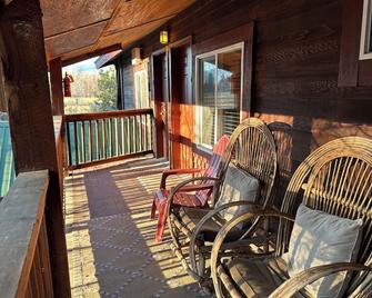 Chewuch Inn and Cabins - Winthrop - Balcony