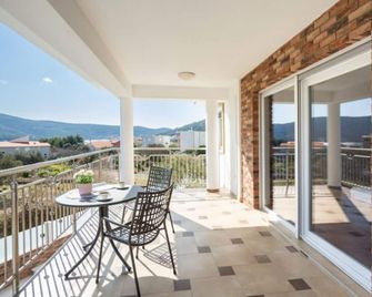 Guest House Matana - Pomena - Balkon