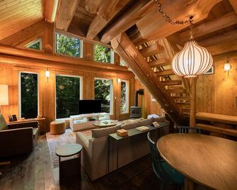 Halfmoon Cottage I Nature Escape I Hot Tub I Pets - Ucluelet - Salon