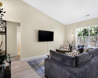 Brownsburg B&B - Relax at this newly renovated home in Downtown Brownsburg! - Brownsburg - Huiskamer