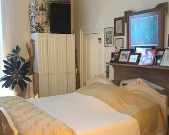 The Zen-ter BNB Suite #1 in the Heart of Carrollton Georgia - Carrollton - Bedroom