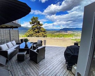 Golf course , mountains and lake views Stepping Stones Retreat - Vernon - Balcone