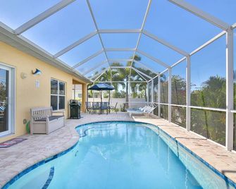 Villa Sandpiper! Only 3 Miles To Anna Maria Island! Private Pool, Wifi, Netflix - Bradenton - Pool