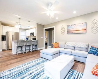 Red Arrow Retreat in the Heart of Southwest Michigan's Beach and Vineyard Bliss. - Stevensville
