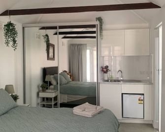 The Cronulla Garden Studio - Cronulla - Bedroom