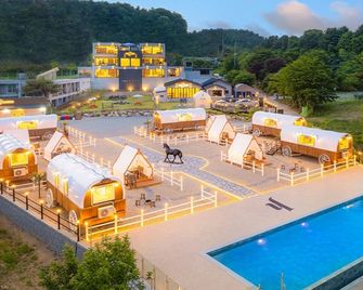 Gapyeong Jh Poolvilla & Glamping - Gapyeong