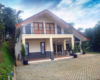 Camp Hulu Cai Resort - Puncak - Building