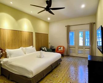 Bayu Bayu Hotel by Soft Loft - Tanjung Bungah - Schlafzimmer