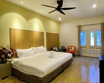 Bayu Bayu Hotel by Soft Loft - Tanjung Bungah - Спальня