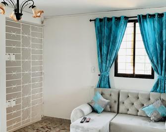 Apartment for 8 people, central - קרטחנה דה אינדיאס - סלון