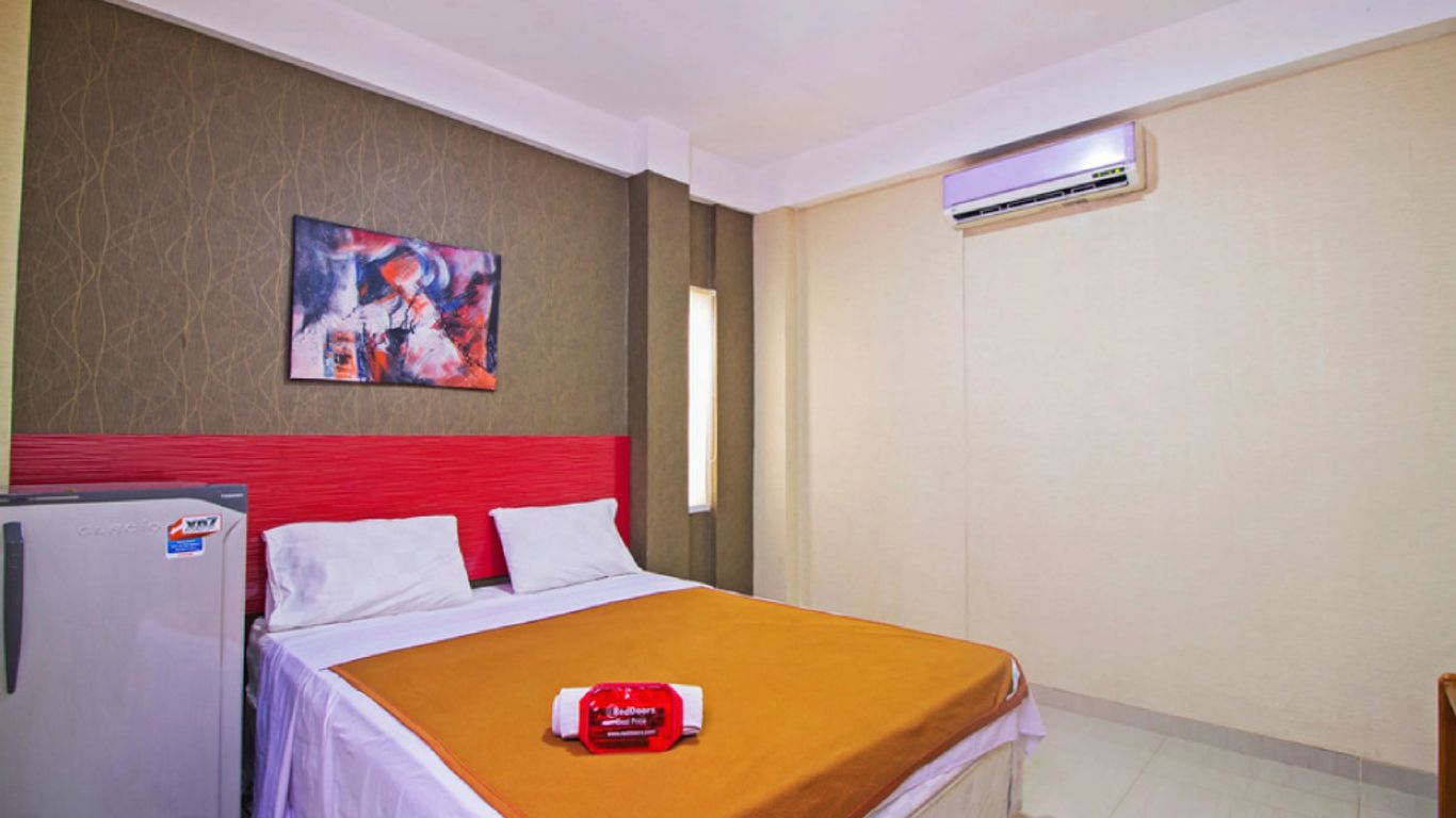 RedDoorz near Cilandak Town Square