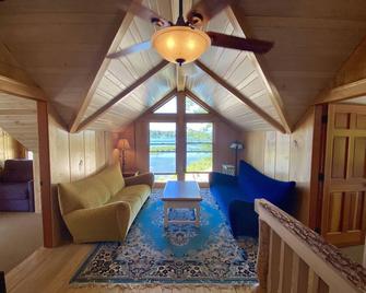 Tranquility & Serenity--The most restful place on Ossipee Lake. What a beach! - Ossipee - Living room