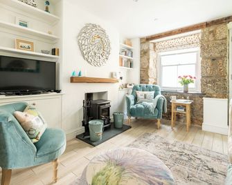 Painter's Cottage in the Heart of St Ives, Very Close to sea Front at Harbour, Great Base to Explore From! Free Wifi - St. Ives - Living room