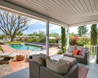 Stunning Home in Orange County w/ Stables! - Orange - Alberca