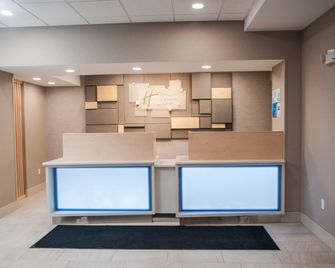 Holiday Inn Express & Suites Norfolk By IHG - Norfolk - Recepce