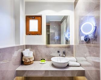 Hesperides Hotel Pefkochori - Pefkochori - Bathroom