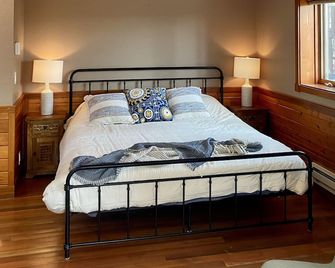 Cozy Cabin on Plummers Lake - Kalispell - Bedroom