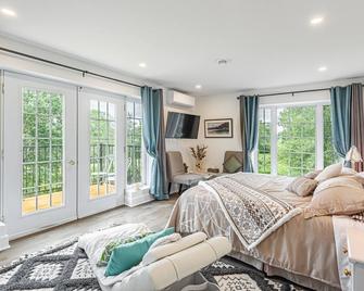 Cozy Ski & Jacuzzi Retreat, w/Fireplace: 7 Min to Mont Bromont. - Shefford - Schlafzimmer