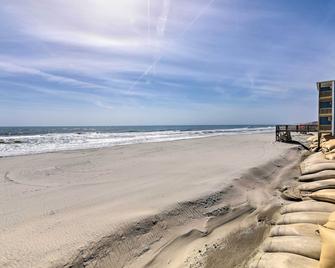 Oceanfront North Topsail Beach Rental with Deck - North Topsail Beach - Beach
