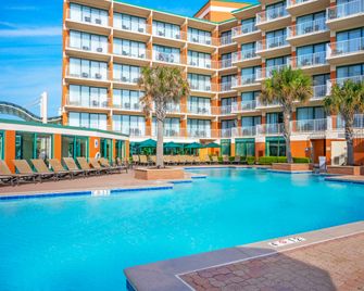 Holiday Inn & Suites Virginia Beach - North Beach By IHG - Virginia Beach - Piscina