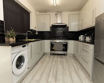 Charming Victorian Retreat 4BR House in Central Manchester - Manchester - Cuina