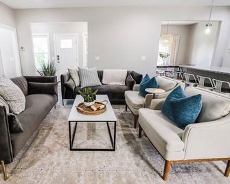 New! Pinehurst Eight Sleeps 10! - Pinehurst - Living room
