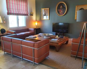 Large fully air-conditioned village house, heated swimming pool, bowling alley - Rasteau - Sala de estar