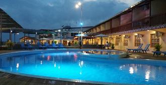 Pacific Crown Hotel - Honiara - Piscina