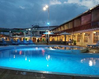 Pacific Crown Hotel - Honiara - Zwembad