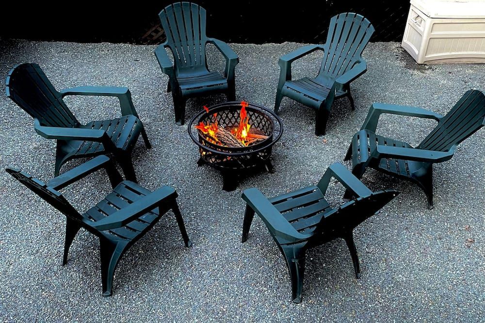 Perfect Poconos Retreat, .5 miles -Beach & Pool, Huge Game Room, Pet Friendly!