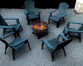 Perfect Poconos Retreat, .5 miles -Beach & Pool, Huge Game Room, Pet Friendly! - Lake Ariel - Patio
