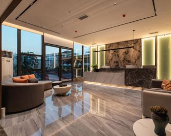 Yunhuali Hotel (Hejiangmen East Street Garden Branch) - Yibin - Lobby