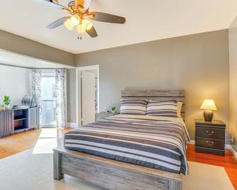 1 Block to Dtwn Seneca Falls: Apartment w/ Yard! - سينيكا فولز - غرفة نوم