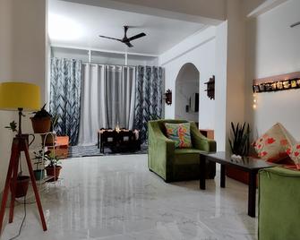 Jubels Homestay - Guwahati - Sala de estar