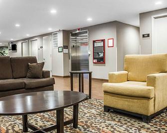 Days Inn by Wyndham Brooklyn Borough Park - Brooklyn - Lobby