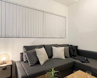 b hotel Nekoyard - Cozy Loft Studio 5 Min to Peace Park & City Center - Hiroshima - Sala de estar