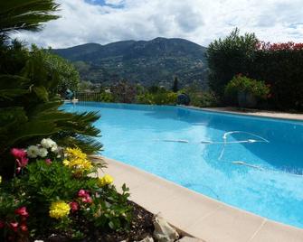 Gite Mireille - Carros - Piscine