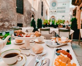 Hotel Duomo Cremona - Crémone - Buffet