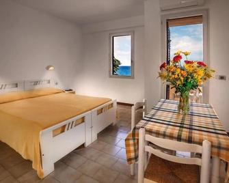 Baia Calava Hotel e Residence - Gioiosa Marea - Bedroom