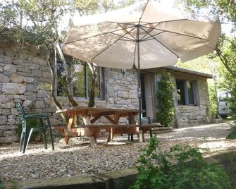 Small house in the heart of the Aveyron gorges - Penne - Patio