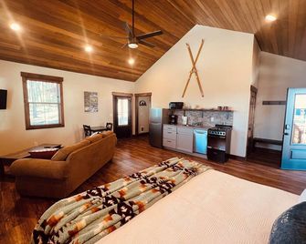 Elk Ridge Village Cabins 301A The Mill House - Lakeside - Sala de estar