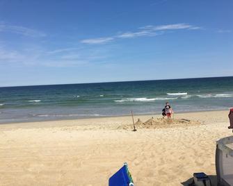 Footsteps To The Beach No Crossing The Street. Special Rate See Calendar!!!!!! - Salisbury - Beach