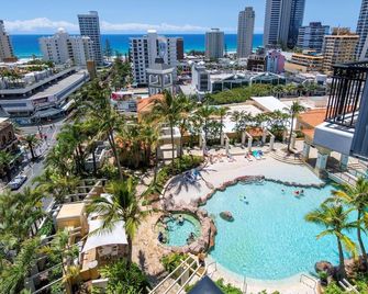 Resort Style Chevron Apartments By Gold Coast Travels - Surfers Paradise - Pool
