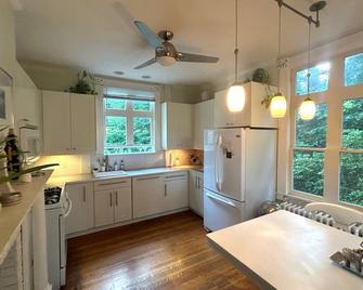 Stay in Prince Charming's 3-bedroom house in Baltimore - Baltimore - Cuina