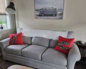 A Walk to the Harborfront - Nanaimo - Living room
